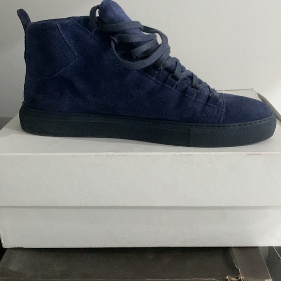 Authentic Balenciaga sneakers size 11us 44eu fair condition suede material - Picture 2 of 3